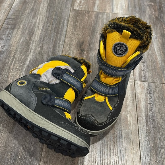 Timberland Youth Snow Boots Fur-Lined Winter Weather Yellow Blue Kids 6 - Picture 1 of 8